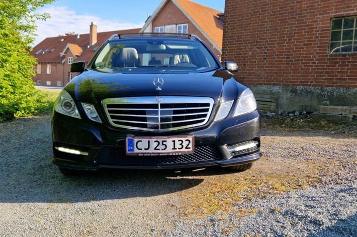 Sort Mercedes E300 fra 2012