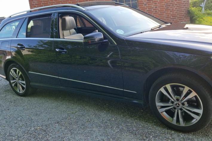 Sort Mercedes E300 fra 2012
