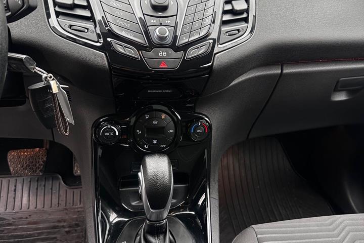 Sort Ford Fiesta fra 2014