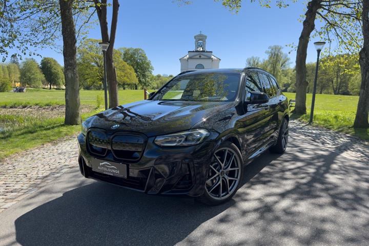 Sort BMW iX3 fra 2022 set udefra