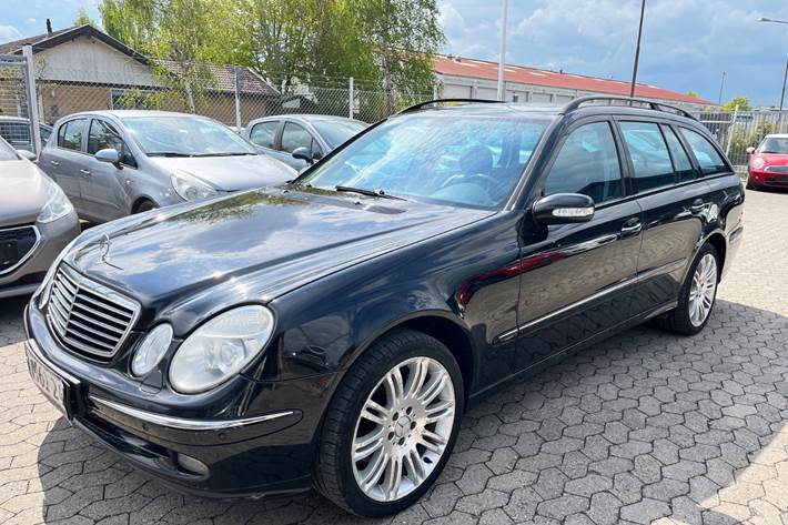 Sort Mercedes E200 fra 2005