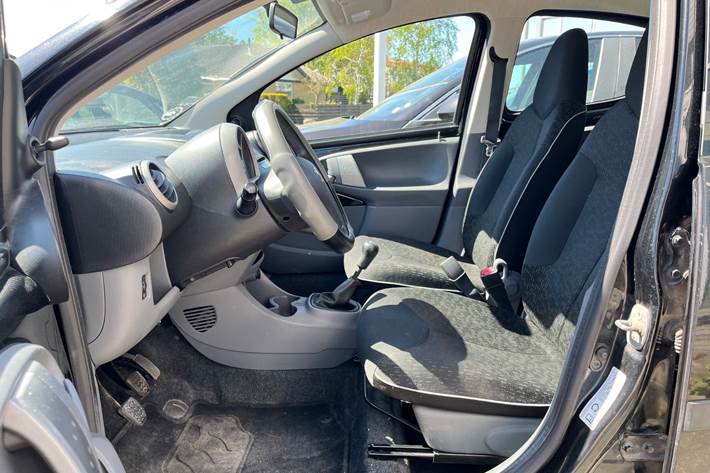 Sort Peugeot 107 fra 2011