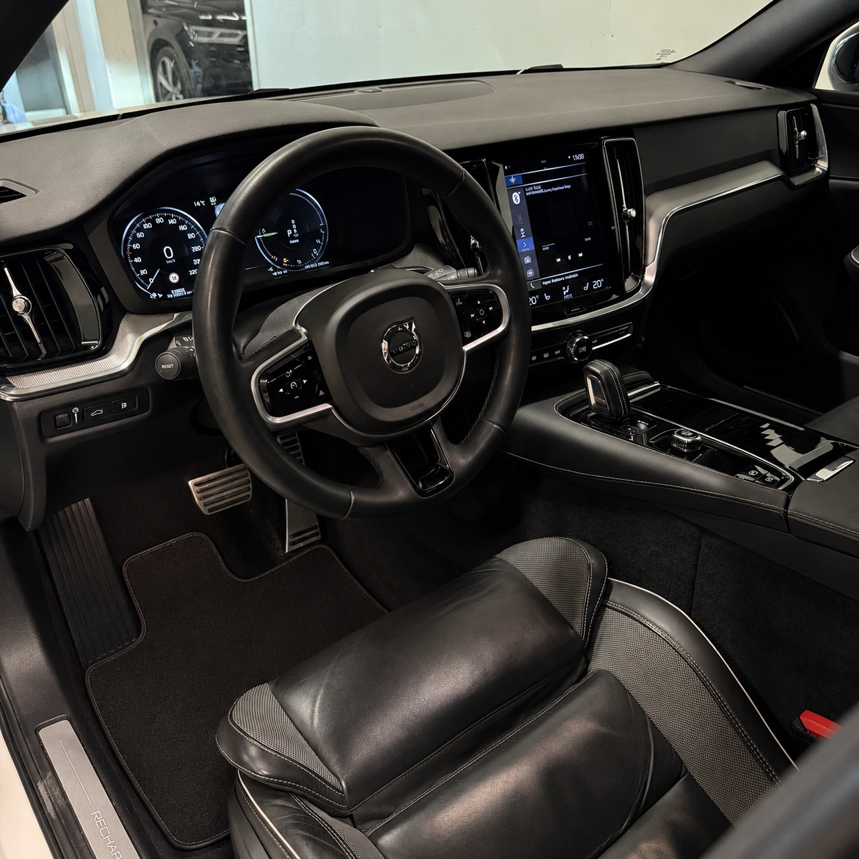 Hvid Volvo V60 fra 2022