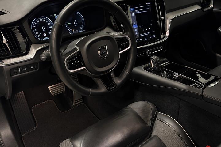 Hvid Volvo V60 fra 2022