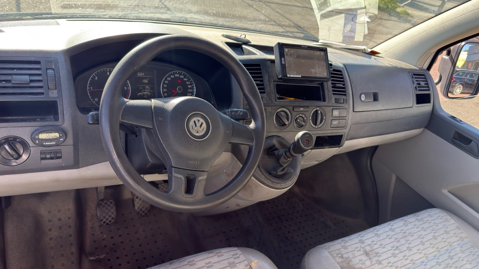 Hvid VW Transporter fra 2010