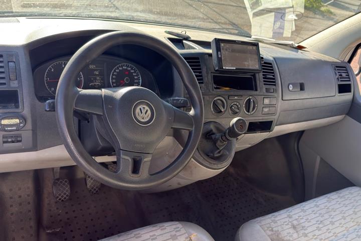 Hvid VW Transporter fra 2010
