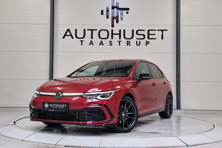 Grå VW Golf VIII fra 2022 set udefra