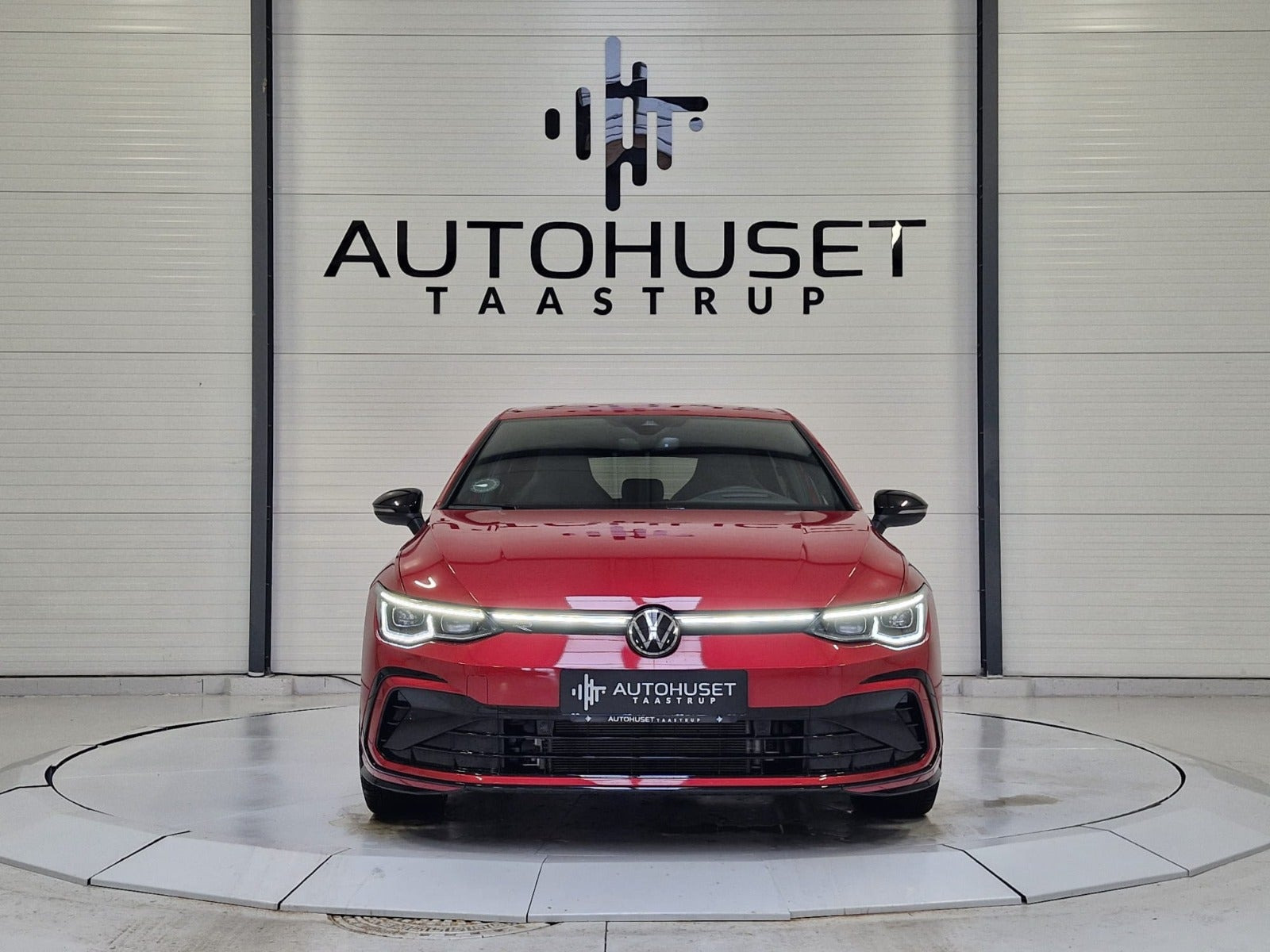 Grå VW Golf VIII fra 2022