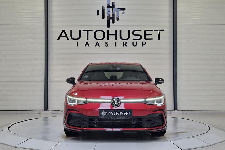 Grå VW Golf VIII fra 2022