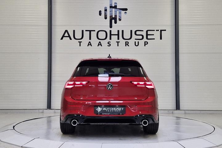Grå VW Golf VIII fra 2022