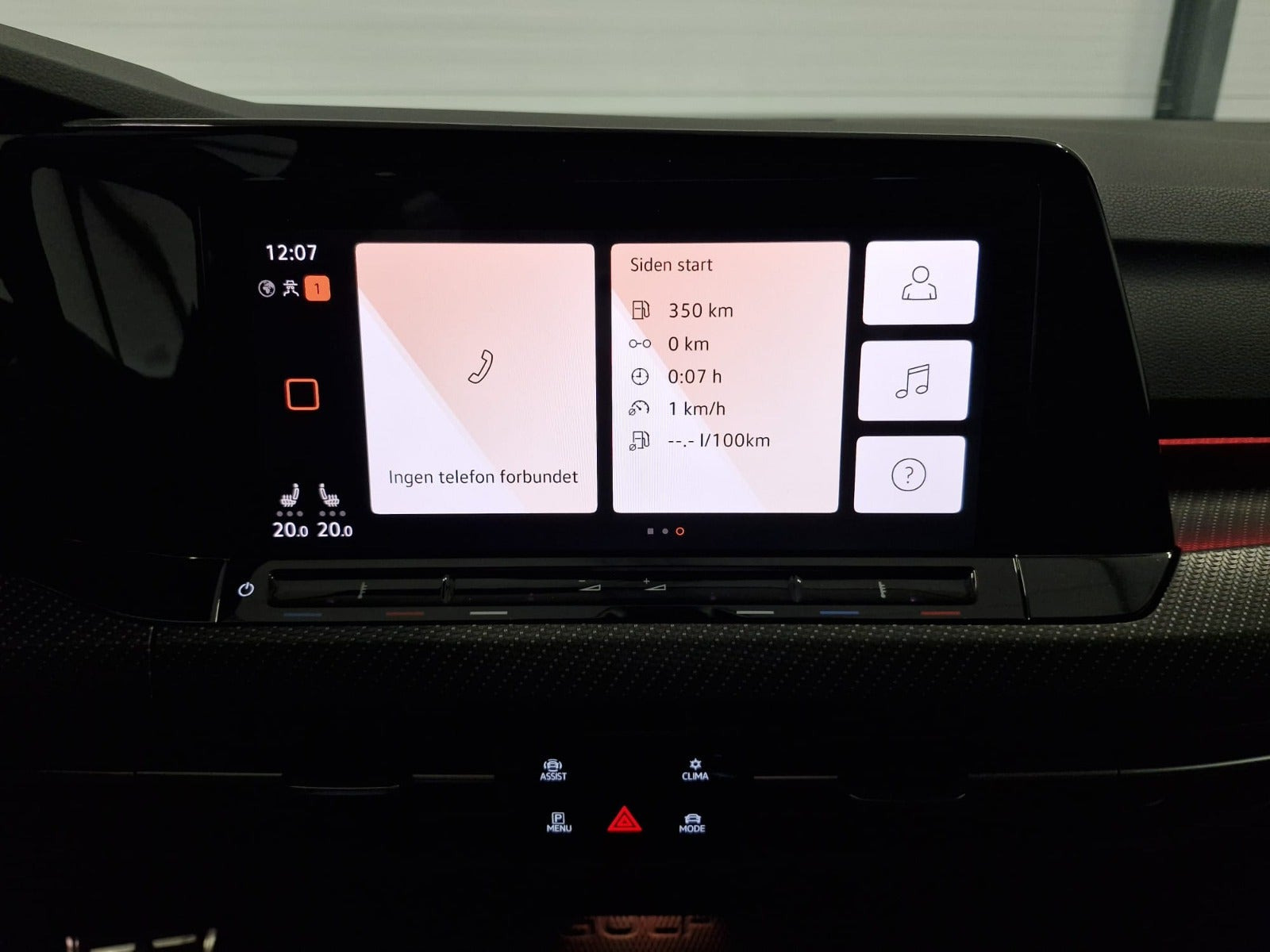 Grå VW Golf VIII fra 2022