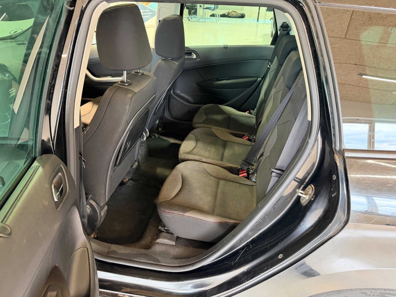 Sort Peugeot 308 fra 2012