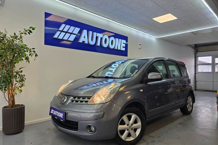 Grå Nissan Note fra 2008
