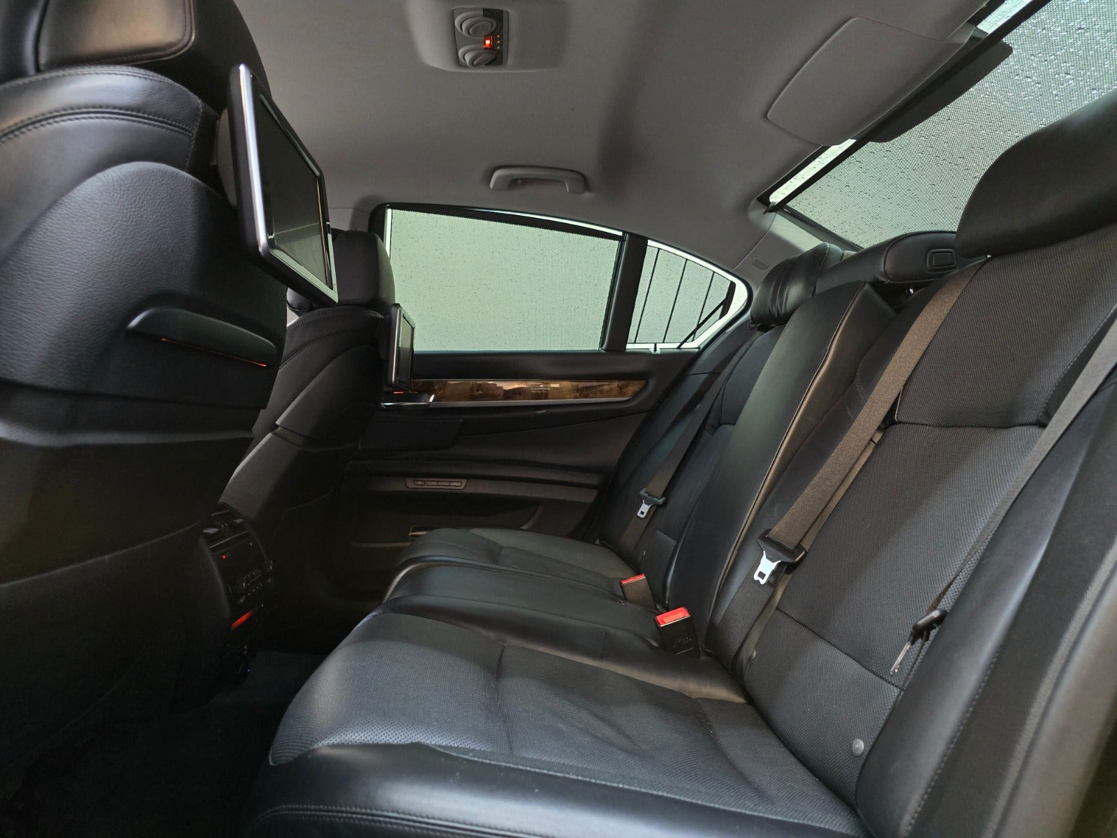 Sort BMW 740d fra 2014