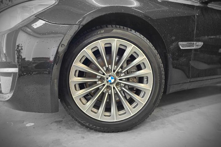 Sort BMW 740d fra 2014