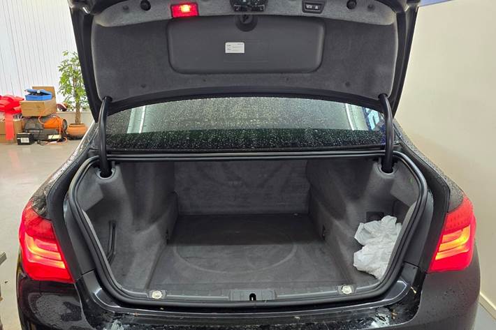 Sort BMW 740d fra 2014