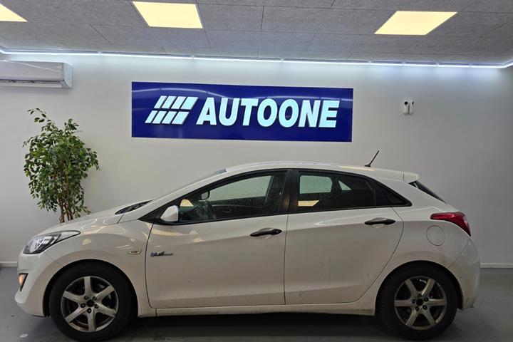Hvid Hyundai i30 fra 2014