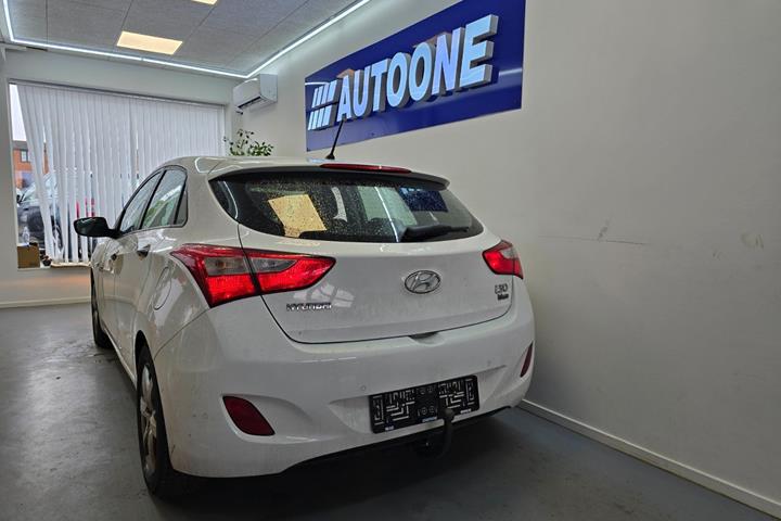 Hvid Hyundai i30 fra 2014