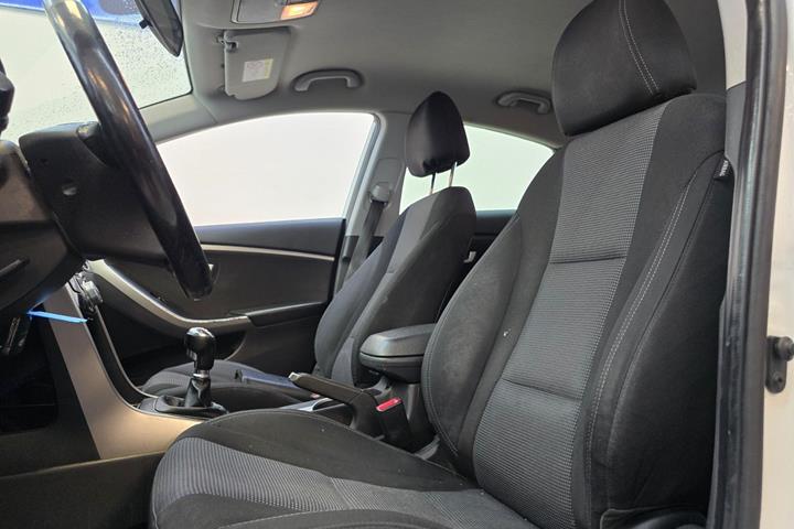 Hvid Hyundai i30 fra 2014