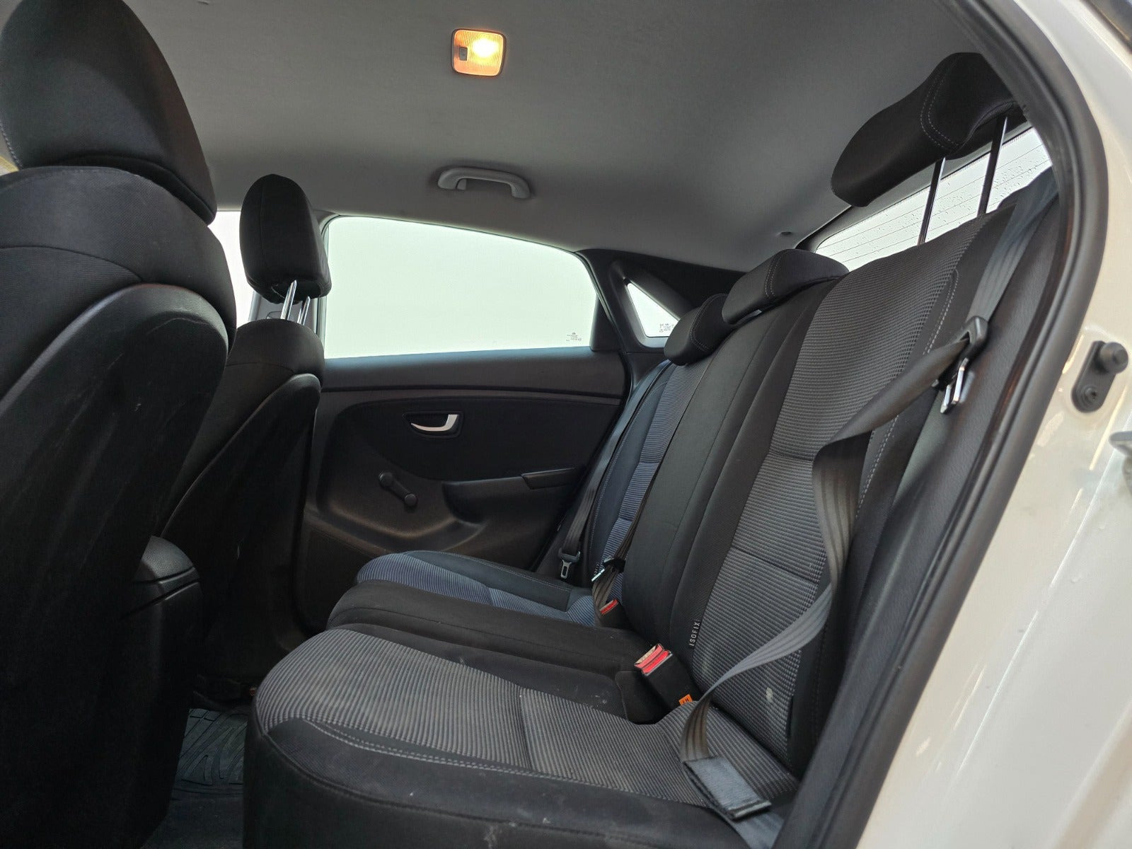 Hvid Hyundai i30 fra 2014