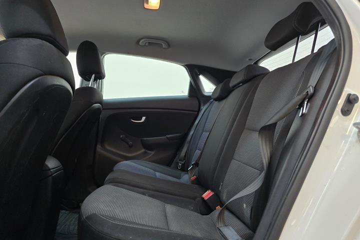 Hvid Hyundai i30 fra 2014