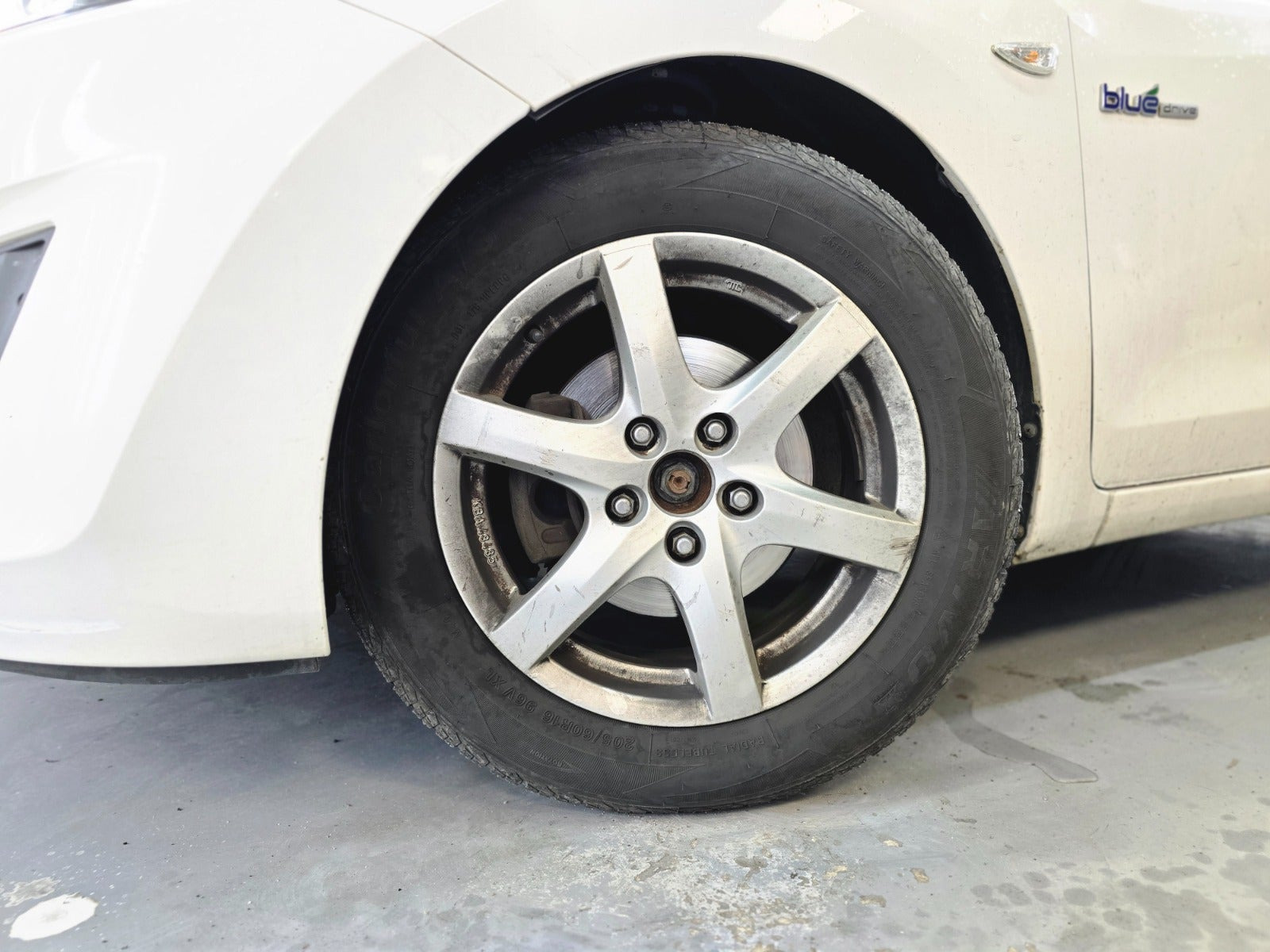 Hvid Hyundai i30 fra 2014
