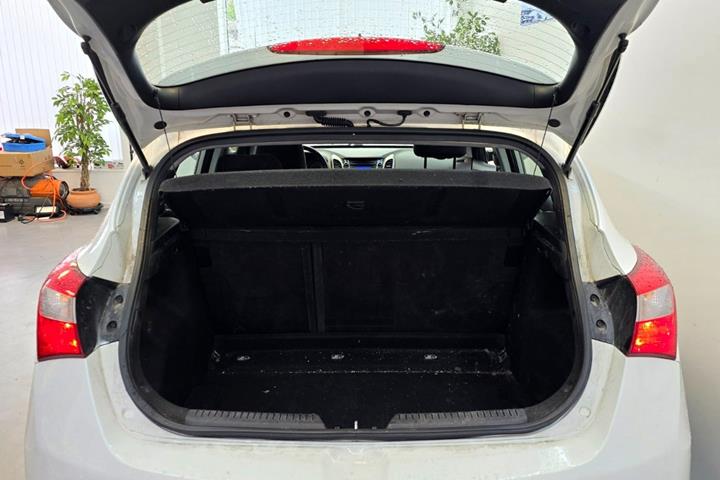 Hvid Hyundai i30 fra 2014