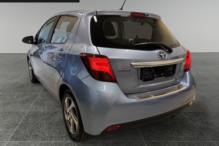 Blå Toyota Yaris fra 2015