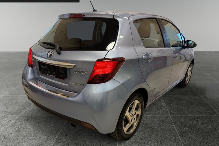 Blå Toyota Yaris fra 2015