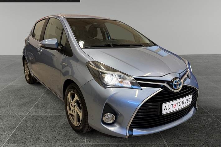 Blå Toyota Yaris fra 2015