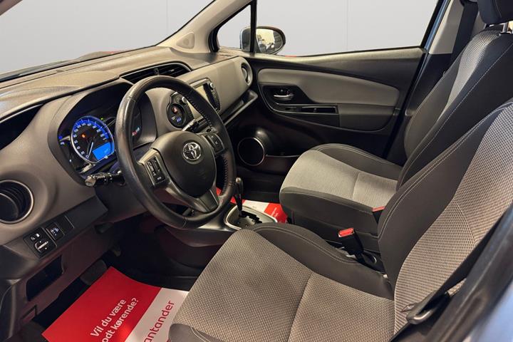 Blå Toyota Yaris fra 2015