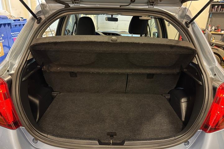 Blå Toyota Yaris fra 2015