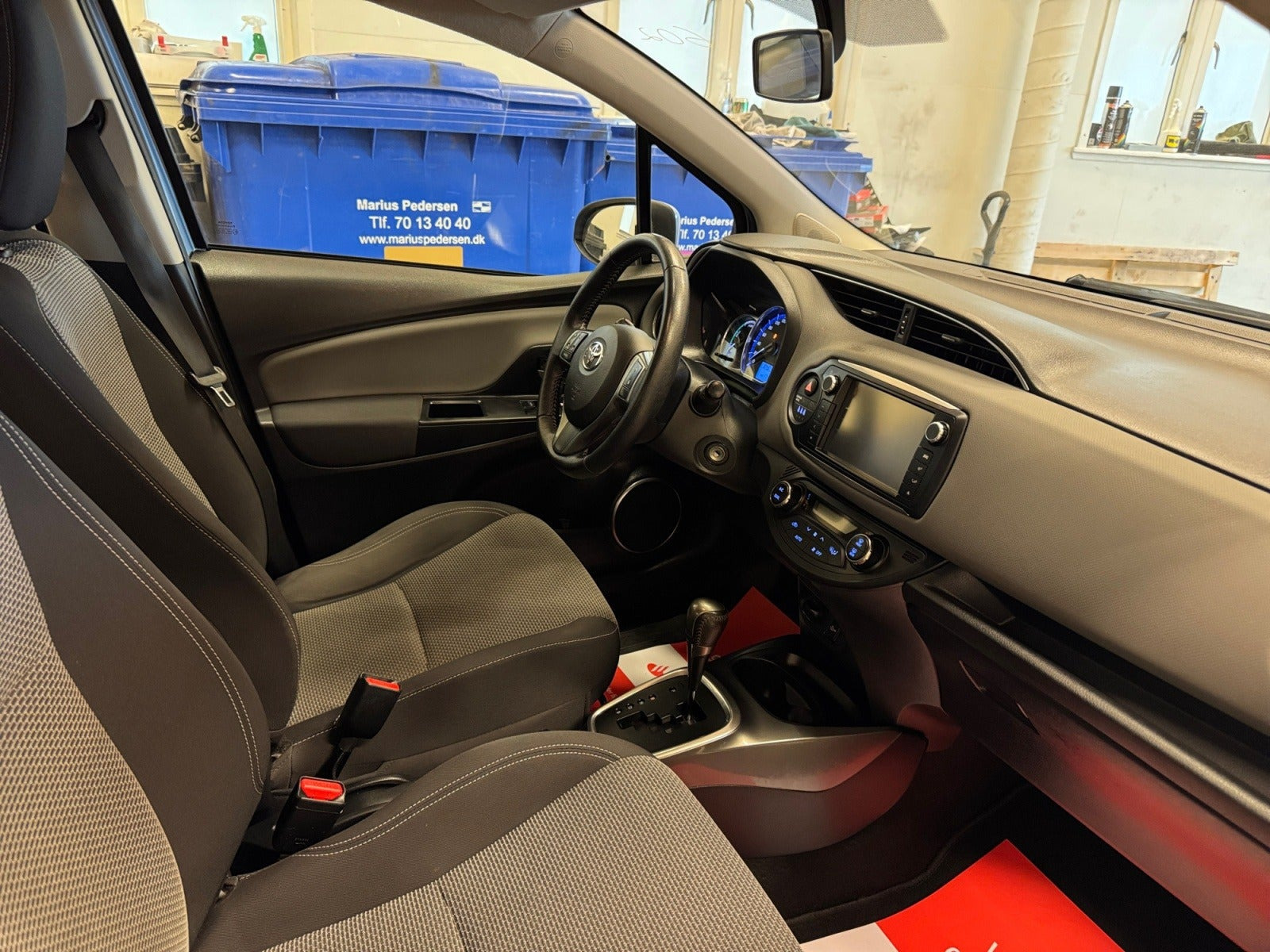 Blå Toyota Yaris fra 2015