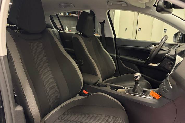 Sort Peugeot 308 fra 2016