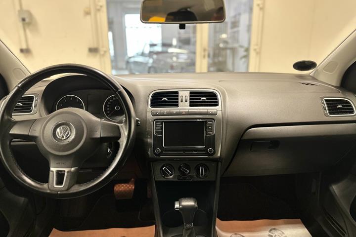 Grå VW Polo fra 2010
