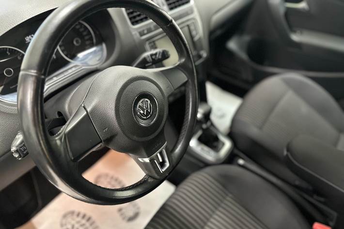 Grå VW Polo fra 2010