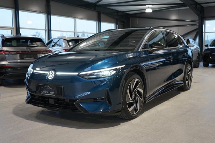 Blå VW ID.7 fra 2025 set udefra