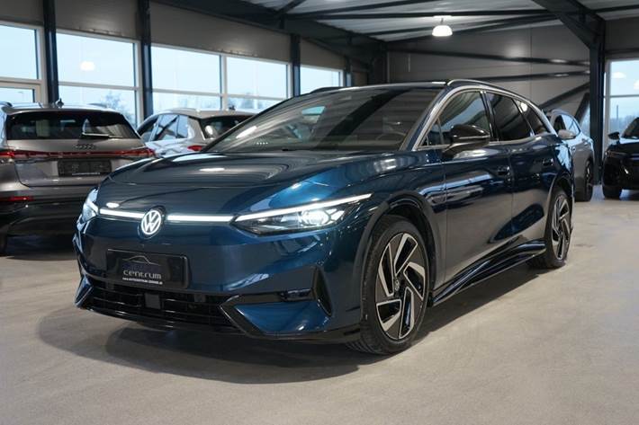 Blå VW ID.7 fra 2025 set udefra