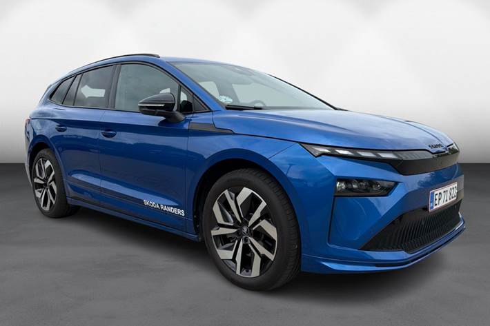 Blå Skoda Enyaq fra 2026 set udefra