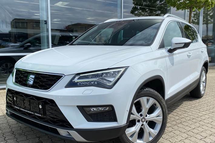 Hvid Seat Ateca fra 2020 set udefra