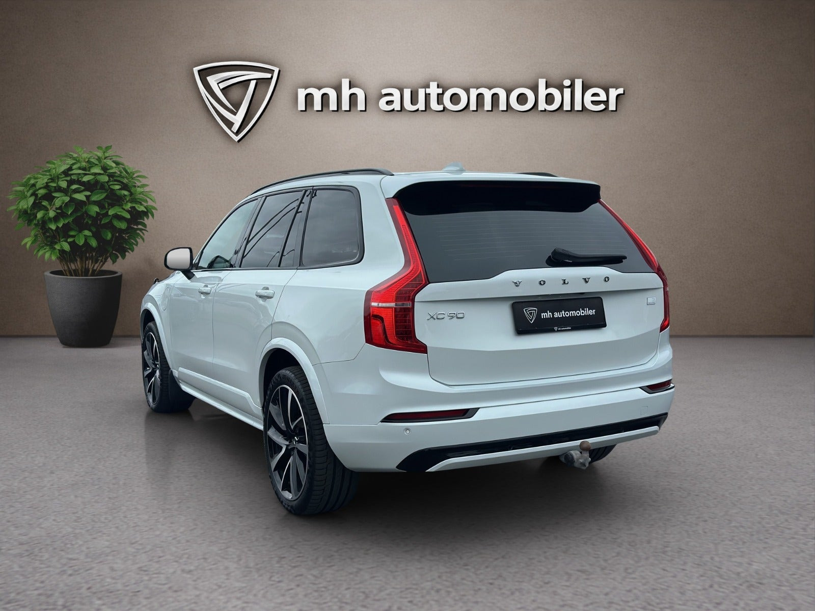 Hvid Volvo XC90 fra 2023