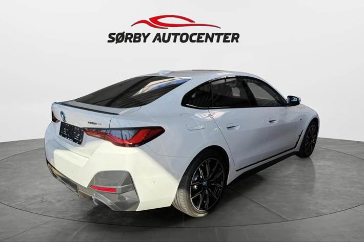 Hvid BMW i4 fra 2023