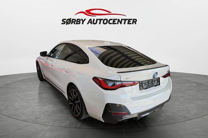 Hvid BMW i4 fra 2023