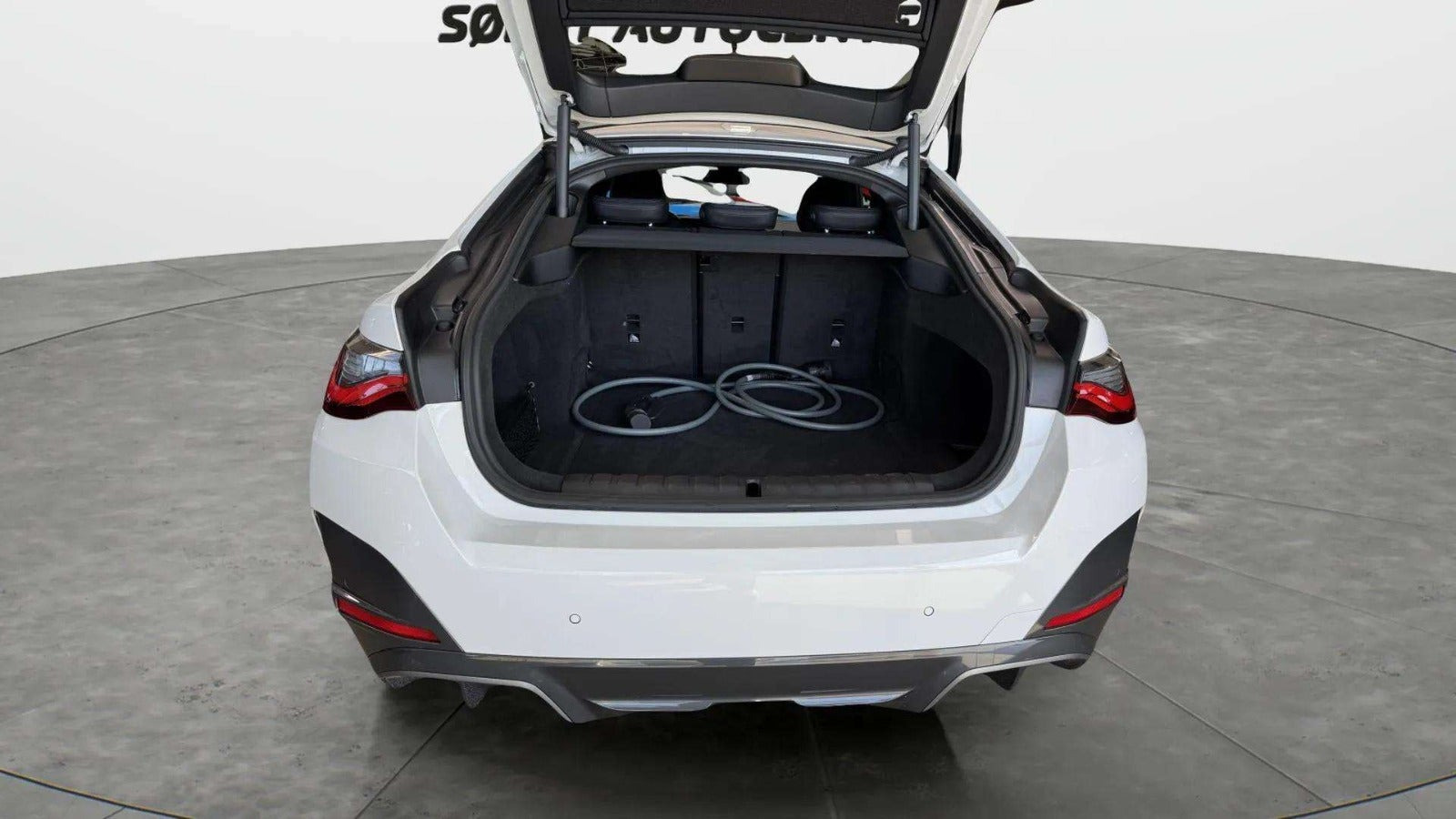 Hvid BMW i4 fra 2023