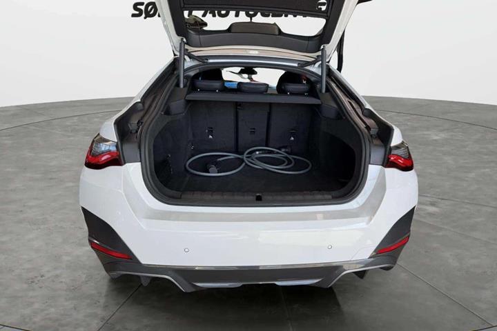Hvid BMW i4 fra 2023