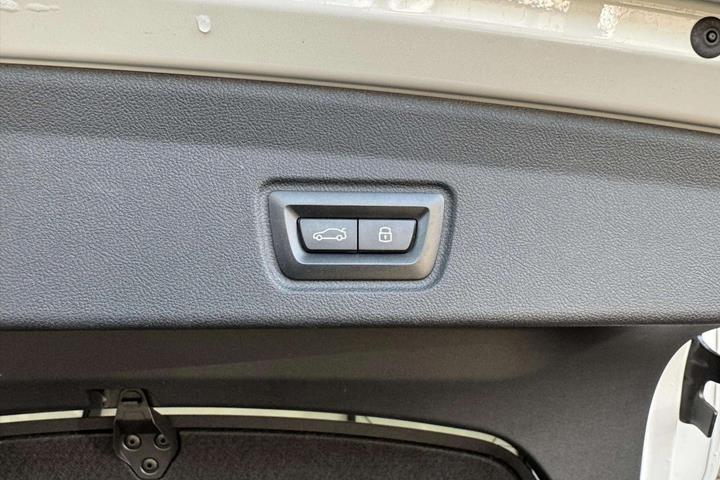 Hvid BMW i4 fra 2023