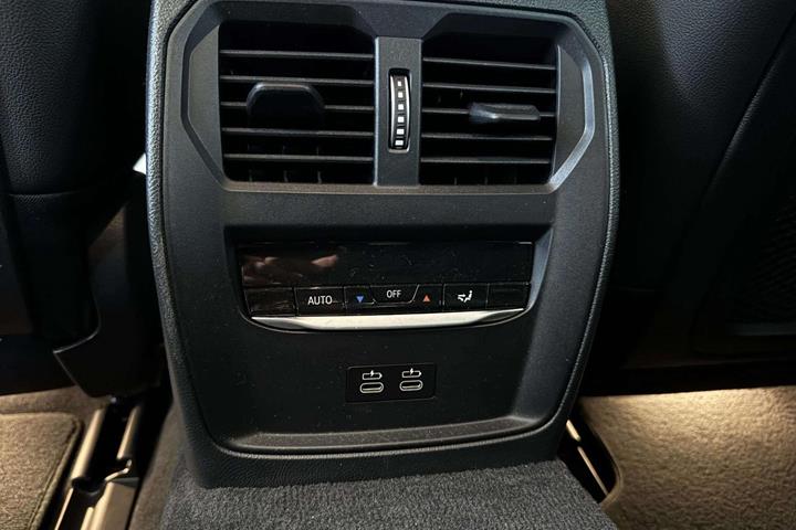 Hvid BMW i4 fra 2023