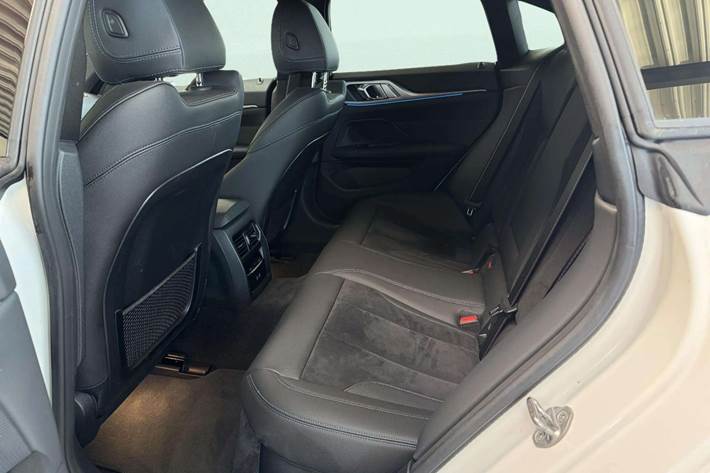 Hvid BMW i4 fra 2023