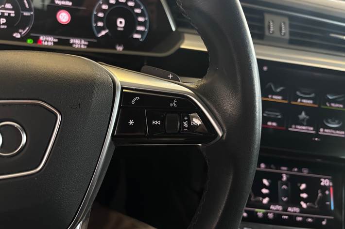 Sort Audi e-tron fra 2023