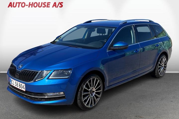 Blå Skoda Octavia fra 2020 set udefra